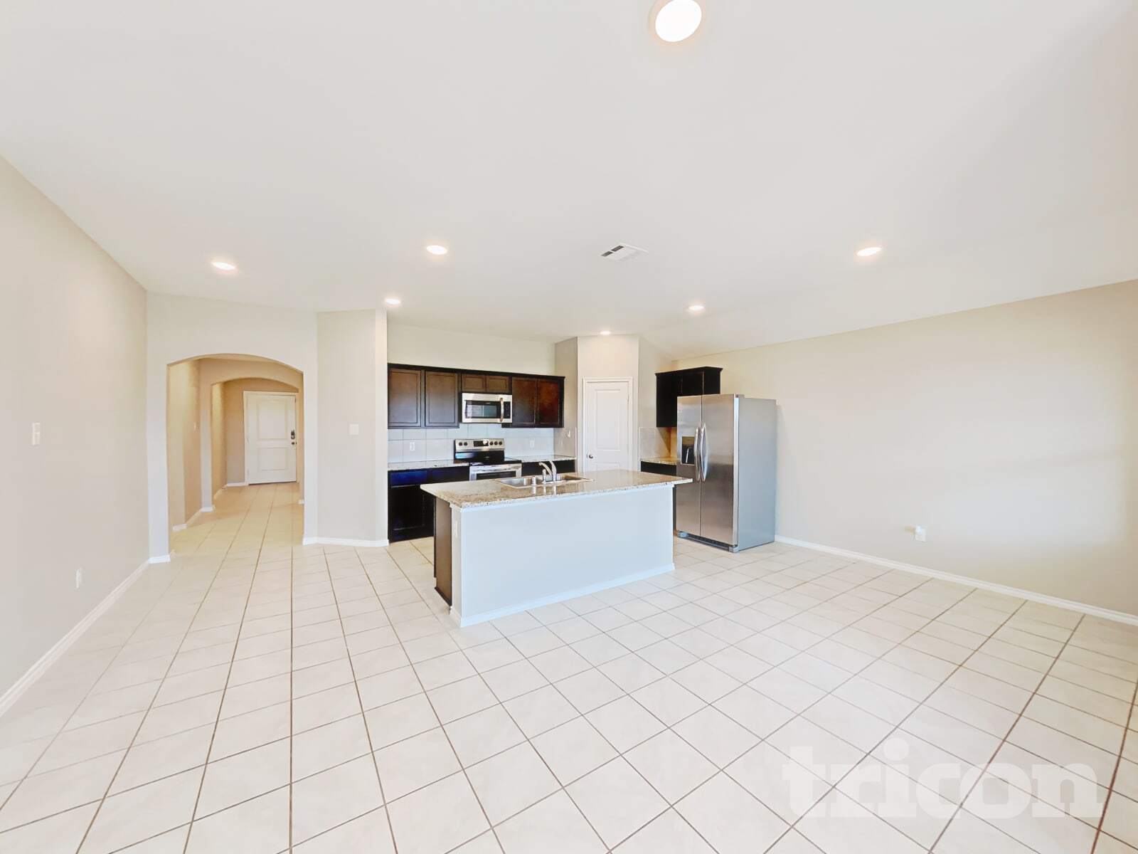 Building Photo - 916 Roland Dr