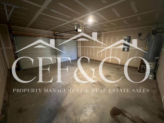 Building Photo - Spacious 5-Bedroom Home with Loft, 2-Car Garage & Neighborhood Amenities