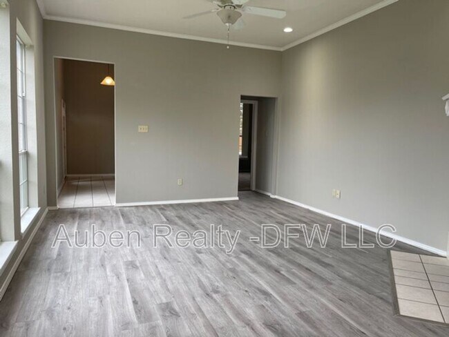 Building Photo - 815 Valleybrooke Dr