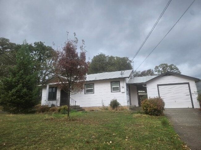 Primary Photo - Rental in central Lakeport