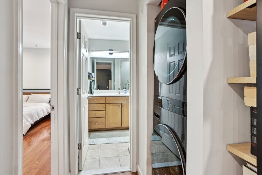 Building Photo - 4091 S Four Mile Run Dr