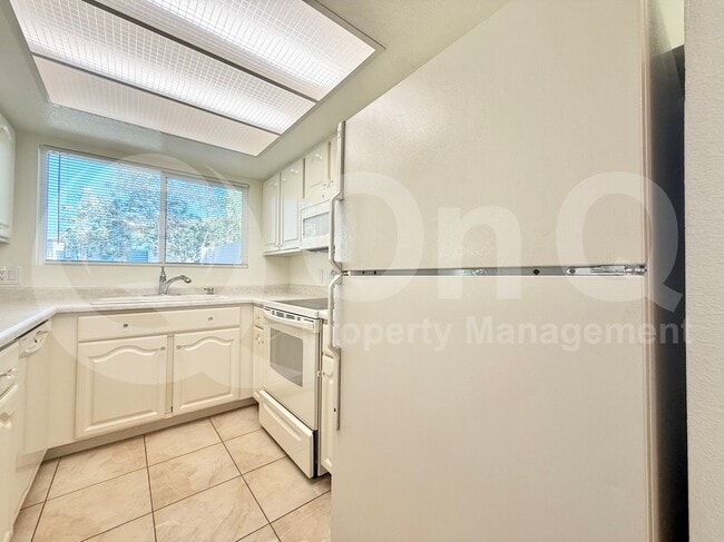 Building Photo - 5417 S Mitchell Dr
