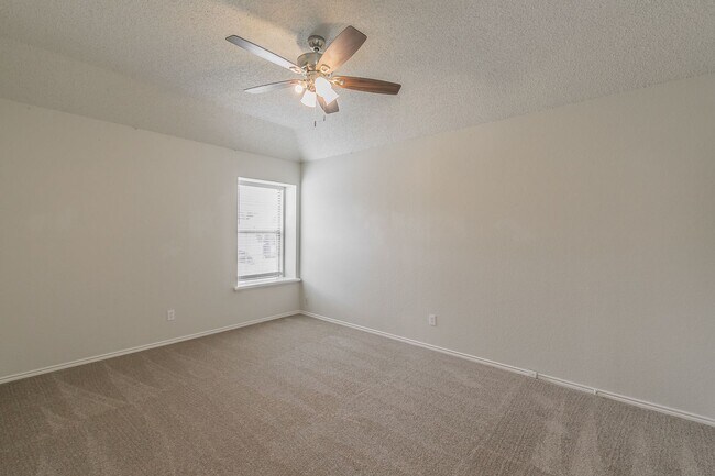 Building Photo - Coming Soon! 2 Story, 3 Bedroom Home in Be...