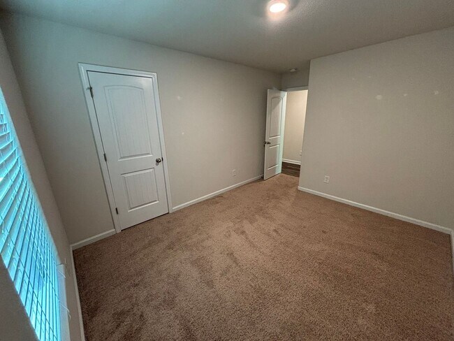 Building Photo - 127 Sundew Rd