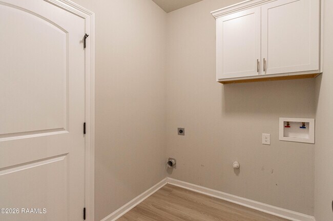 Building Photo - 304 Tall Meadows Ln