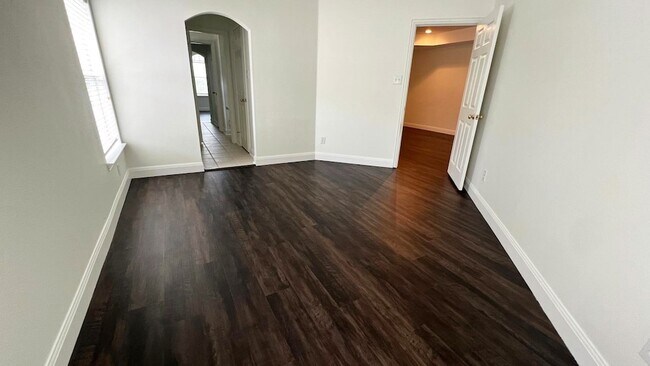 Building Photo - 812 Brookwater Dr