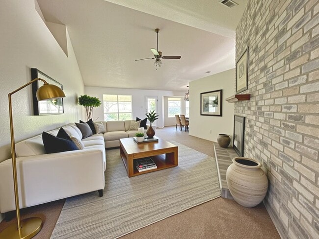 Building Photo - 4714 Mesa Dr