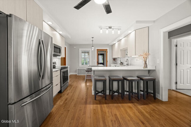 Building Photo - 2415 W Old State Rd