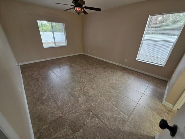 Building Photo - 1644 Dawnview St