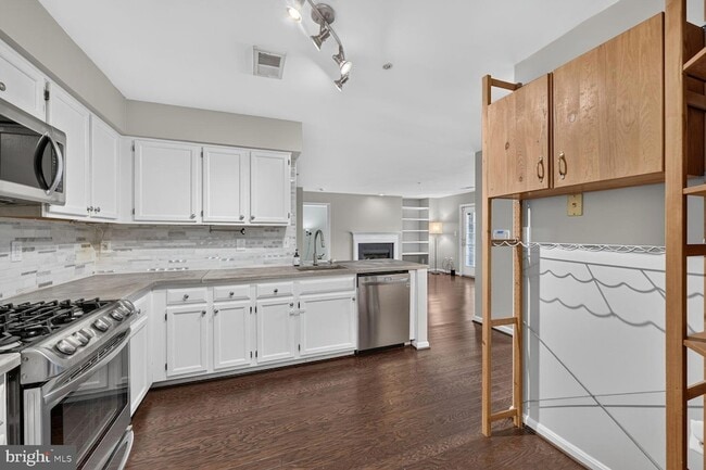 Building Photo - 6107 Wigmore Ln