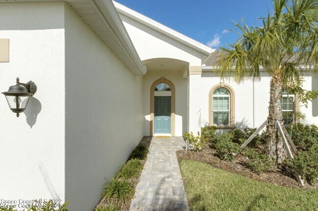 Building Photo - 2746 Spur Dr
