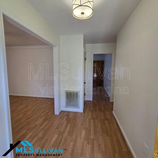 Building Photo - 2601 Cohnwood Dr
