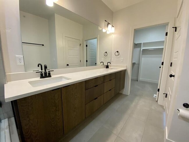 Building Photo - Draper townhome with VIEWS!