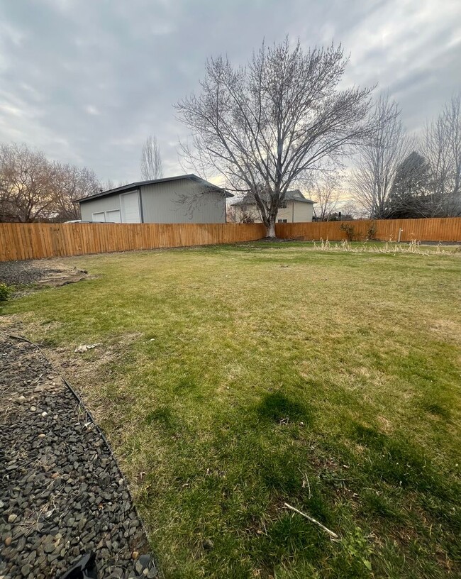 Building Photo - Home in West Richland