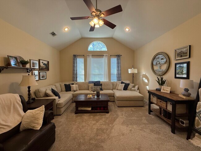 Building Photo - 4410 Windlake Dr