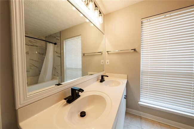 Building Photo - 3820 Oak Park Dr