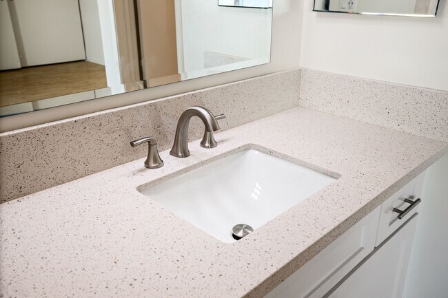 Building Photo - 1916 Clark Ln