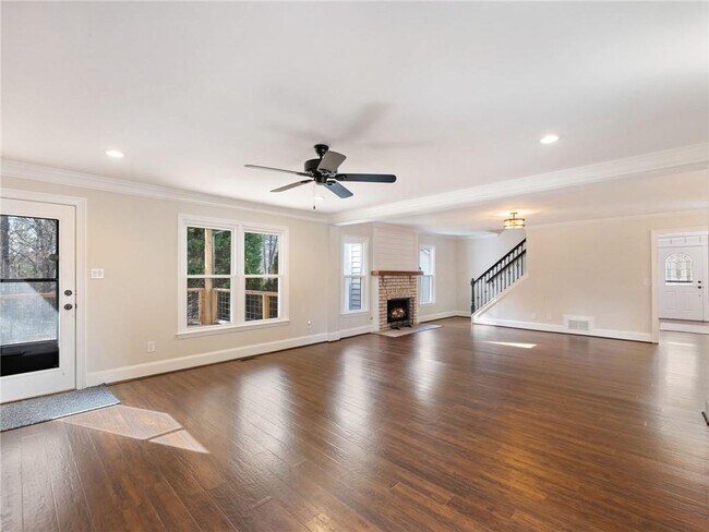 Building Photo - 3965 Hamilton View Way NE