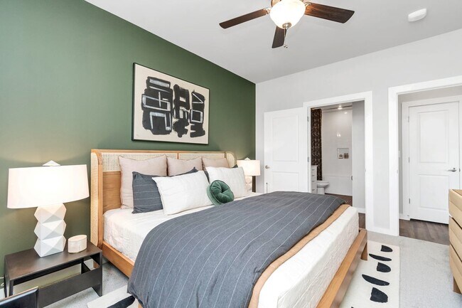 Building Photo - 2 Bed for $1,845 + 2 Months Free & $500 Lo...