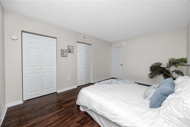 Building Photo - 2095 Sunset Point Rd