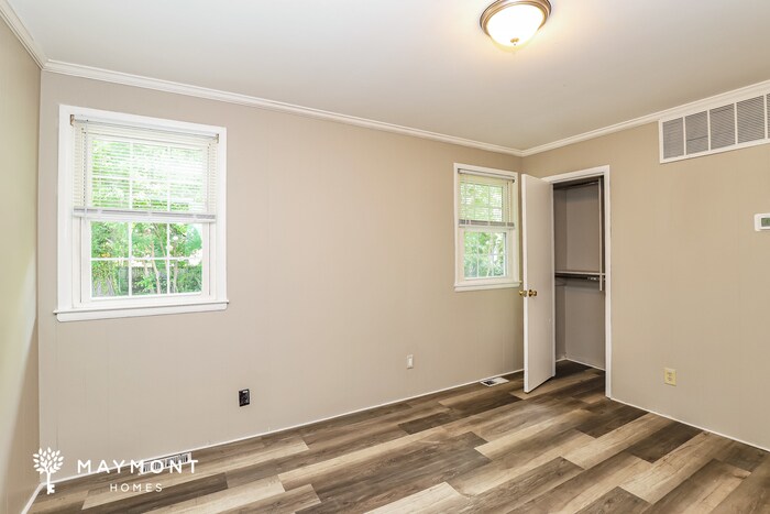 Building Photo - 2616 Shady Lawn Dr
