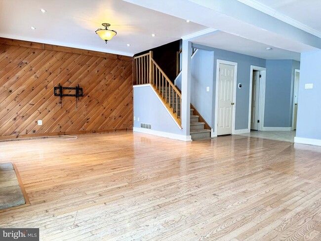 Building Photo - 101 Sarahs Ln