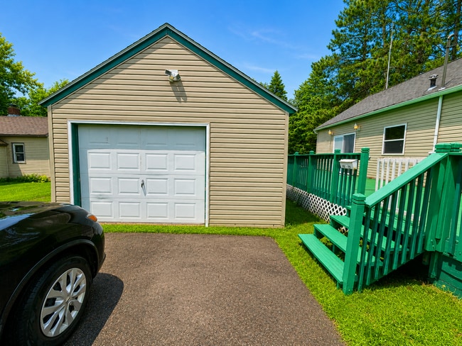 Building Photo - AVAILABLE NOW! - 3 Bed, 1 Bath Home In Cloquet!