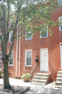 Building Photo - Charming 3 Bedroom/ 1 Bathroom Townhome in East Baltimore, MD!