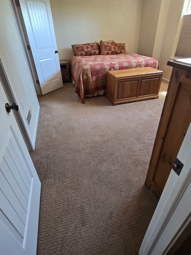Building Photo - 3 bed 2.5 bath  Home for Rent in Grants Pass