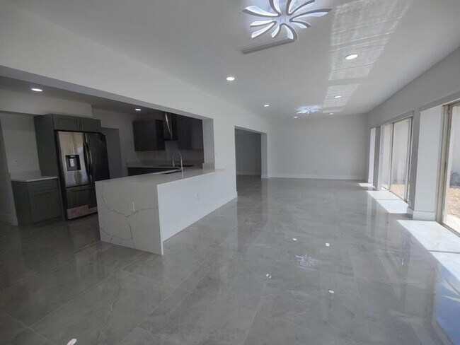 Building Photo - 5109 Banyan Ln