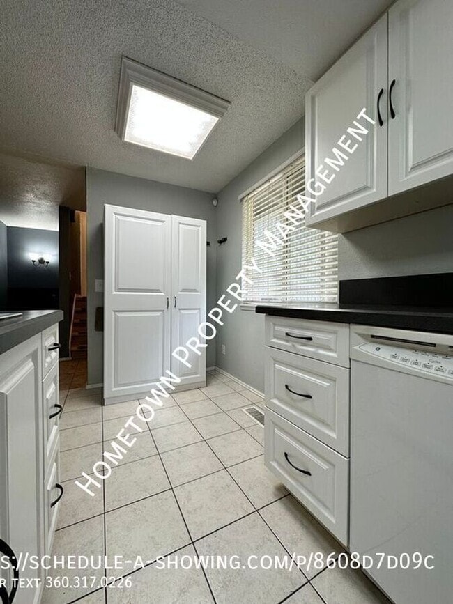 Building Photo - 4218 Glen Terra Dr SE