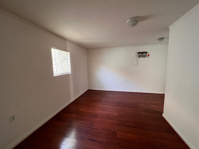 Building Photo - 158 S Bonnie Ave