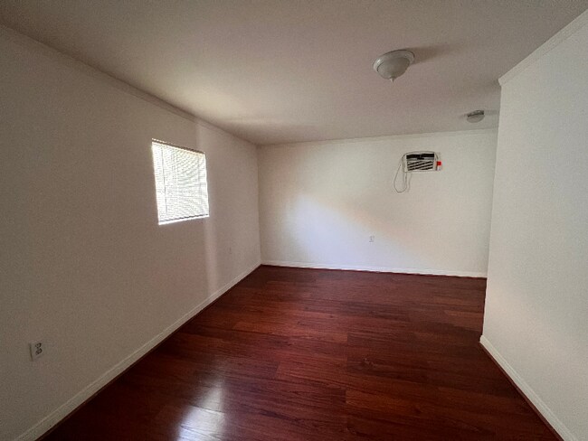 Building Photo - 158 S Bonnie Ave