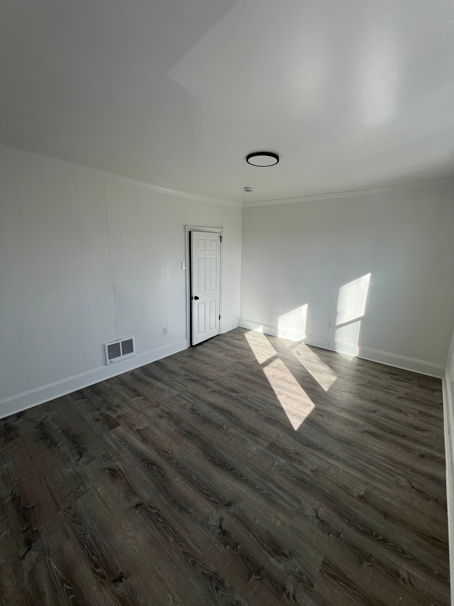 2nd Floor Unit (2bed) - 1132 W 8th St