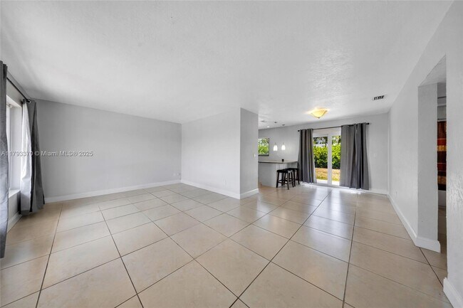 Building Photo - 8801 SW 17th St