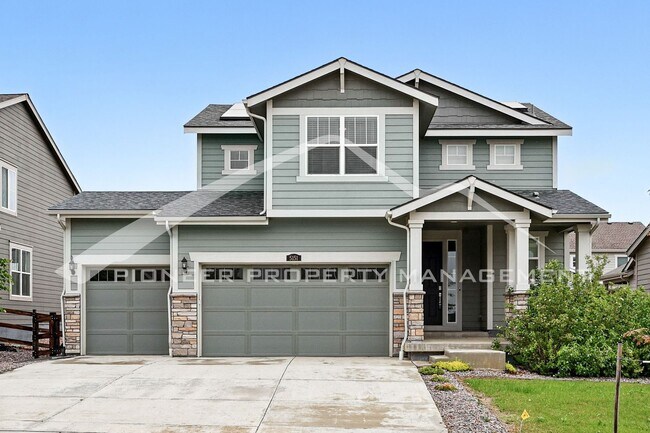Primary Photo - Spacious Home with Washer/Dryer and Centra...