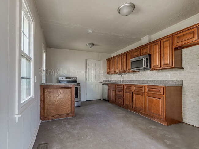 Building Photo - 517 E Boeing Dr