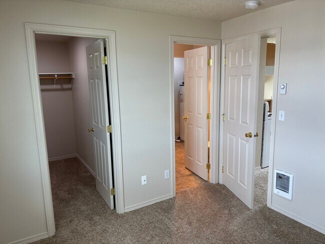 Building Photo - 2061-2061 NE Wolverine Loop