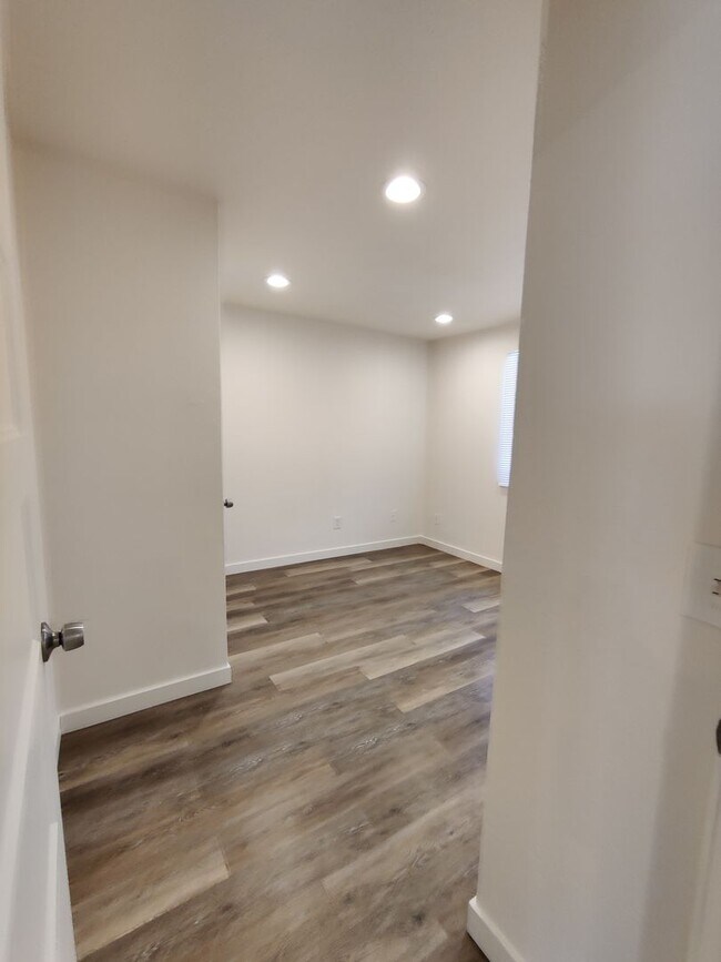 Building Photo - 509/511 Montana