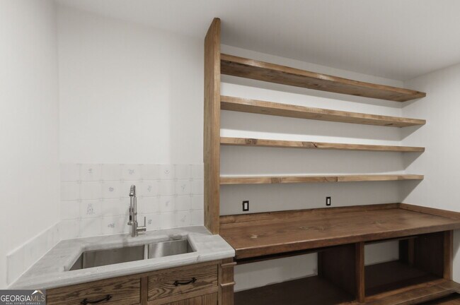 Building Photo - 1776 Old Country Pl