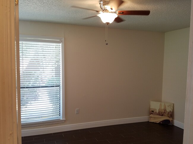 Building Photo - Amazing Remodeled Lake View Condo x Rent @...