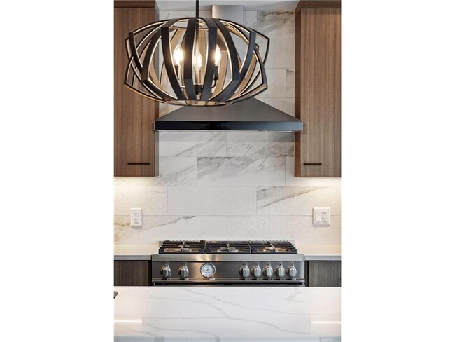 Building Photo - 253 Lake St E