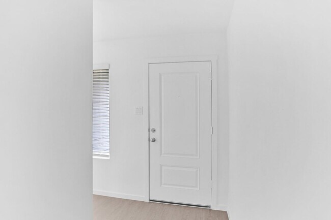 Building Photo - 835 Madrono Dr