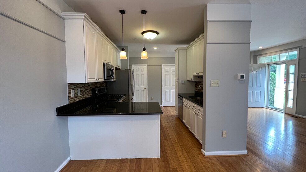 Breakfast counter - 202 Dresher Woods Drive