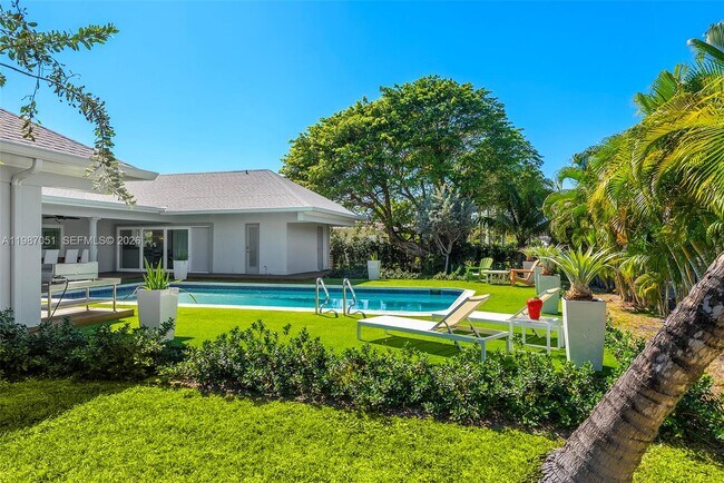 Building Photo - 424 Alamanda Dr