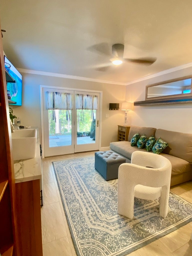 Building Photo - 2109 Pine Tree Dr