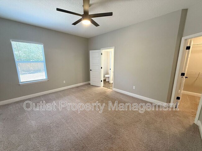Building Photo - 926 Feather Dr