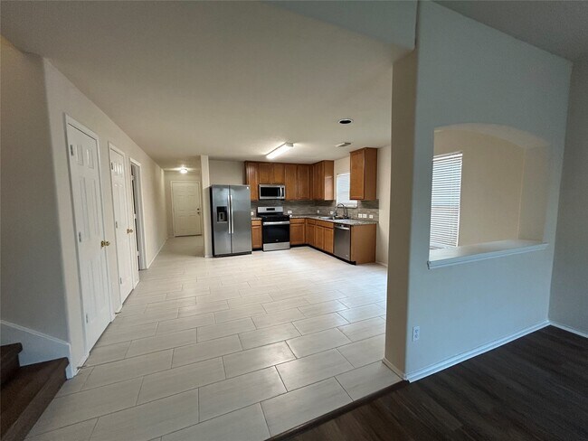 Building Photo - 707 Kiley Dr