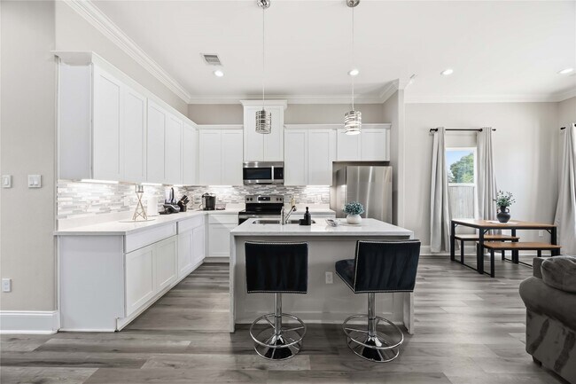 Building Photo - 9320 Coffee St