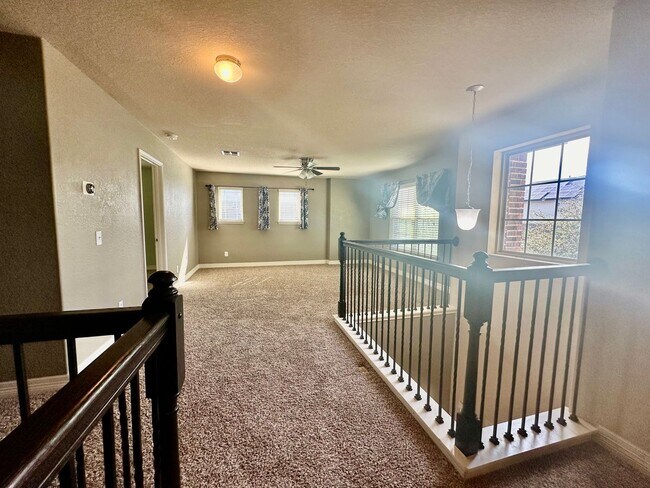 Building Photo - 1010 Bar Z Ranch
